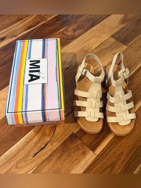 Mia Shoes Little Girls Cream Strappy Gladiator Sandals size 4